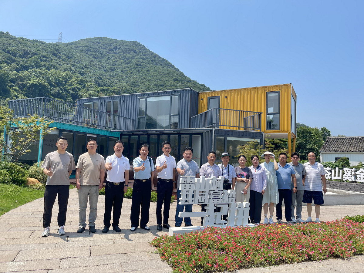 衢州市江山市新塘邊鎮黨政考察團領導一行蒞臨我公司調研考察